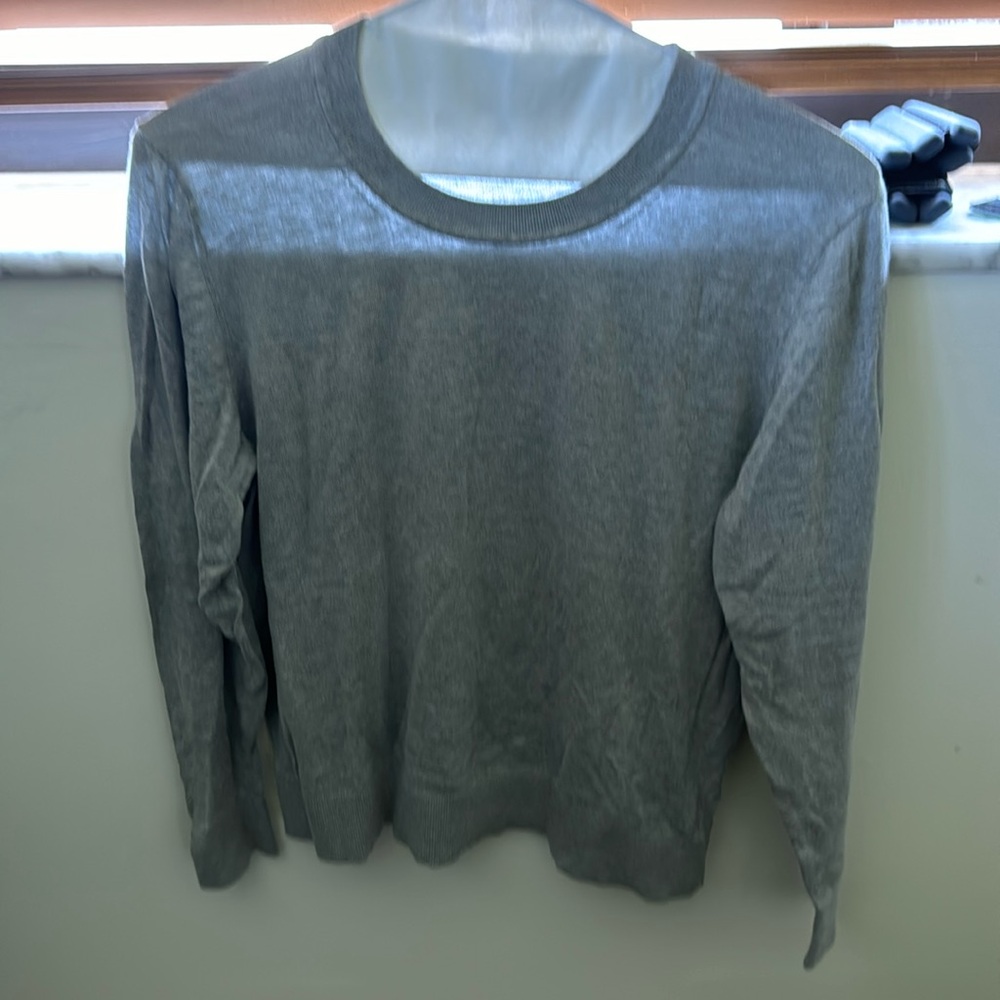 COPY - Soft and comfortable black-grey long sleeve top, XL. Round neck. Runs sm